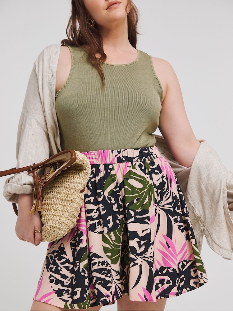 Simply Be Black Woven Relaxed Flippy Shorts - Image 1 of 4 Simply Be Black Woven Relaxed Flippy Shorts - Image 1 of 4