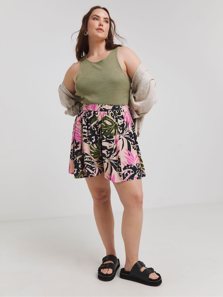 Simply Be Black Woven Relaxed Flippy Shorts - Image 2 of 4 Simply Be Black Woven Relaxed Flippy Shorts - Image 2 of 4