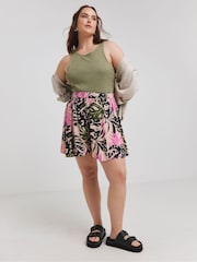 Simply Be Black Woven Relaxed Flippy Shorts - Image 3 of 4