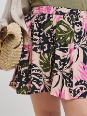 Simply Be Black Woven Relaxed Flippy Shorts - Image 4 of 4