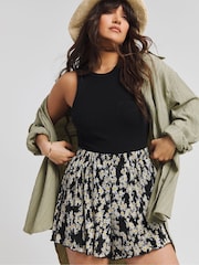 Simply Be Black Plissé Flippy Shorts - Image 1 of 4