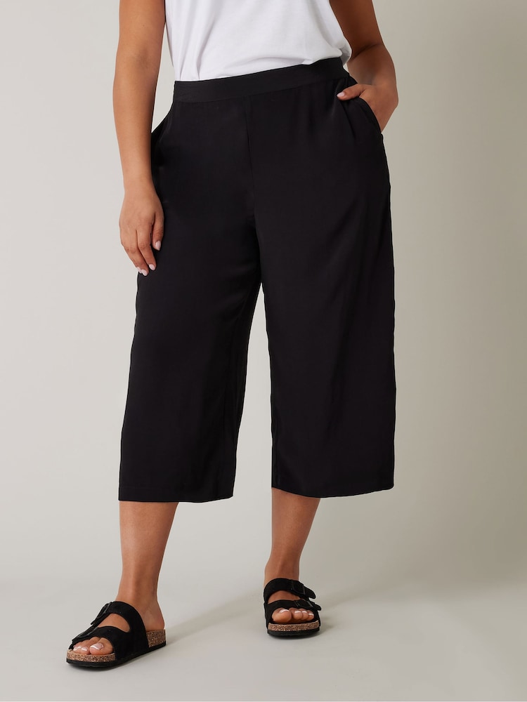 Evans Crepe Wide Leg Black Culottes - Image 1 of 5 Evans Crepe Wide Leg Black Culottes - Image 1 of 5