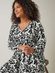 Evans Floral Crinkle Midi White Dress - Image 5 of 6