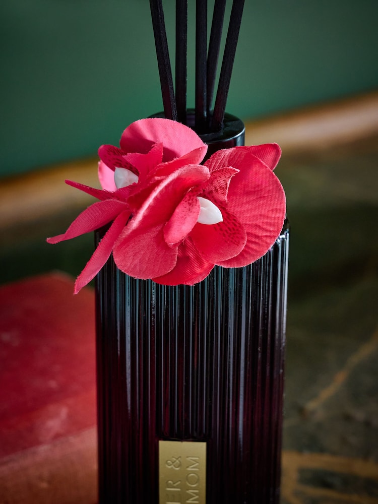 Cardamom and Vetiver 200ml Fragranced Reed Diffuser - Image 2 of 3