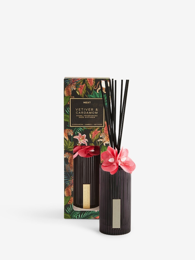 Cardamom and Vetiver 200ml Fragranced Reed Diffuser - Image 3 of 3