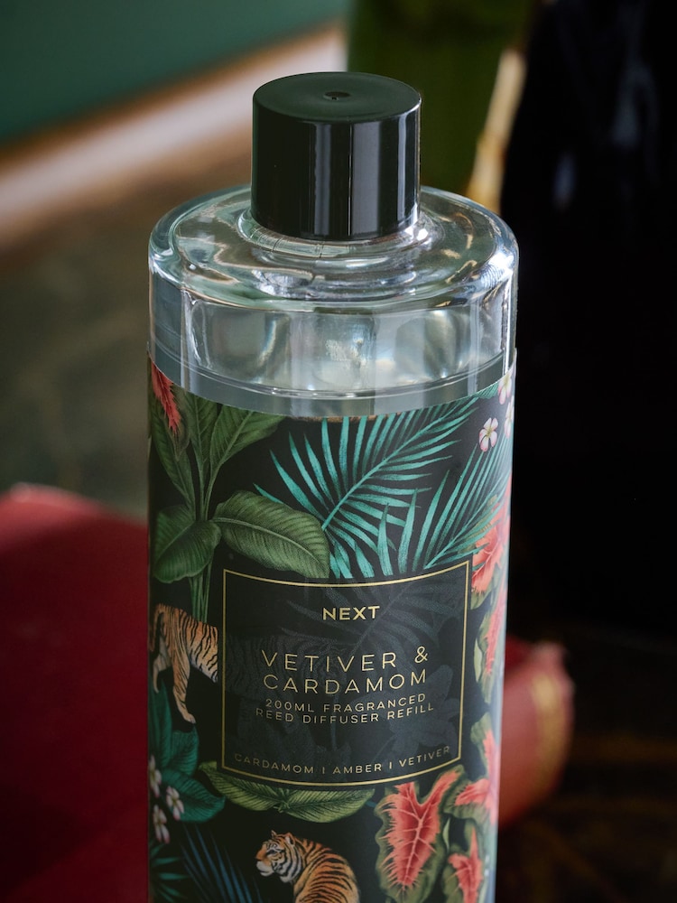 Cardamom and Vetiver 200ml Fragranced Reed Diffuser Refill - Image 2 of 3