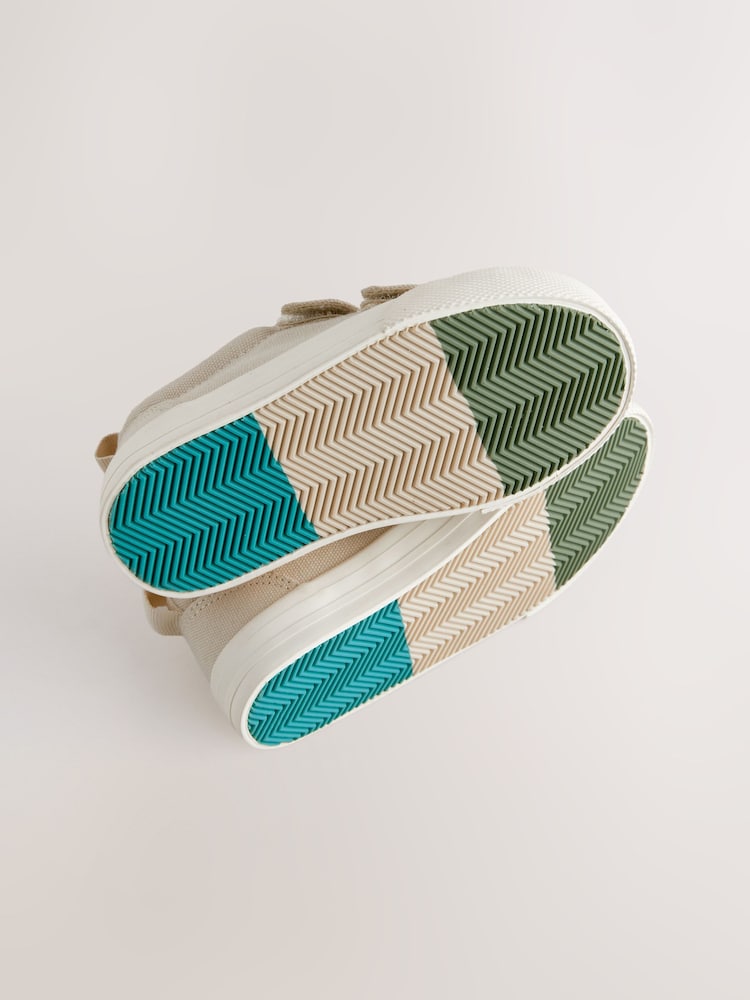 Neutrale Farbe - Turnschuhe mit zwei Klettverschlussriemen - Bild 4 von 4 Neutrale Farbe - Turnschuhe mit zwei Klettverschlussriemen - Bild 4 von 4
