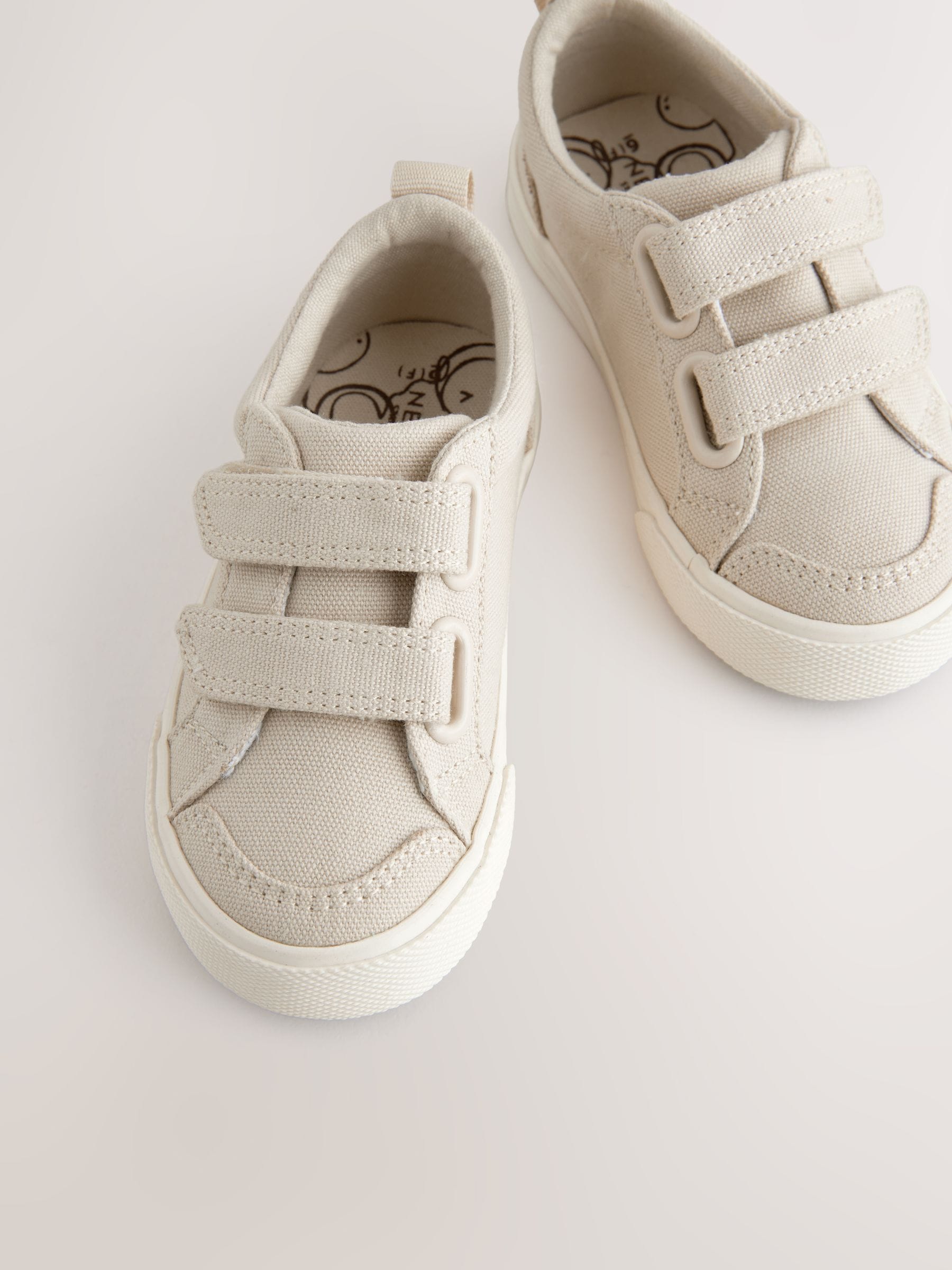 Cumpără Neutral - Pantofi sport cu velcro și două barete from Next