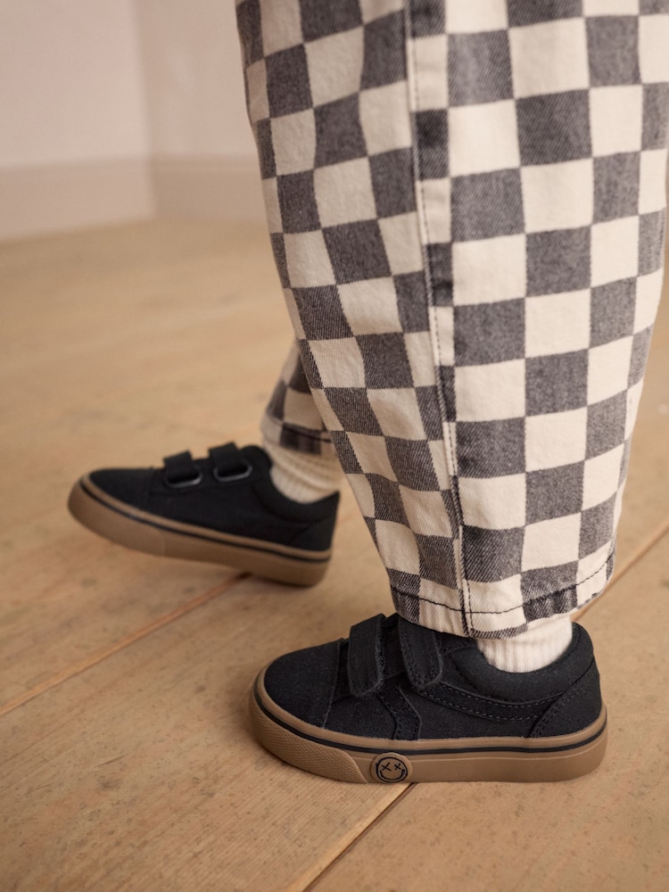 Black Standard Fit (F) Touch Fastening Skate Trainers - Image 1 of 8