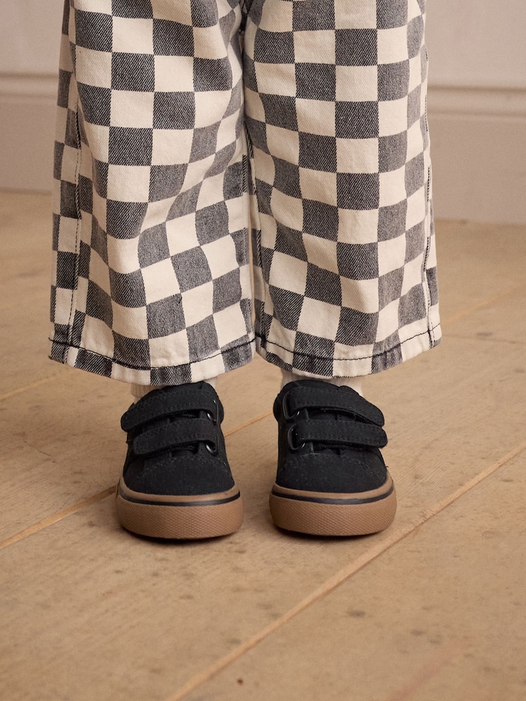 Black Standard Fit (F) Touch Fastening Skate Trainers - Image 3 of 8