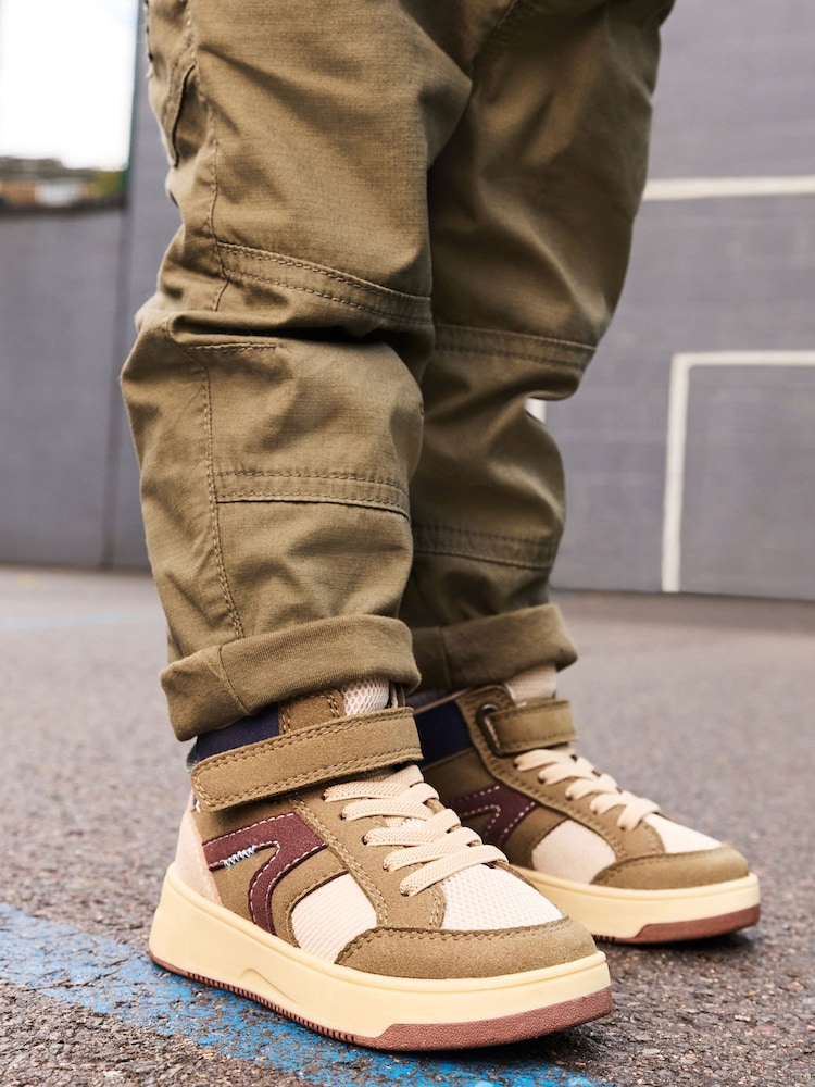 Khakigrün - Elastische Schnür-Hightop-Stiefel mit Klettverschluss - Bild 1 von 7 Khakigrün - Elastische Schnür-Hightop-Stiefel mit Klettverschluss - Bild 1 von 7