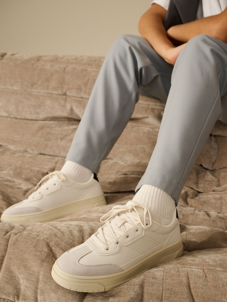 Weiß - Elegante Sneaker zum Schnüren - Bild 2 von 8 Weiß - Elegante Sneaker zum Schnüren - Bild 2 von 8