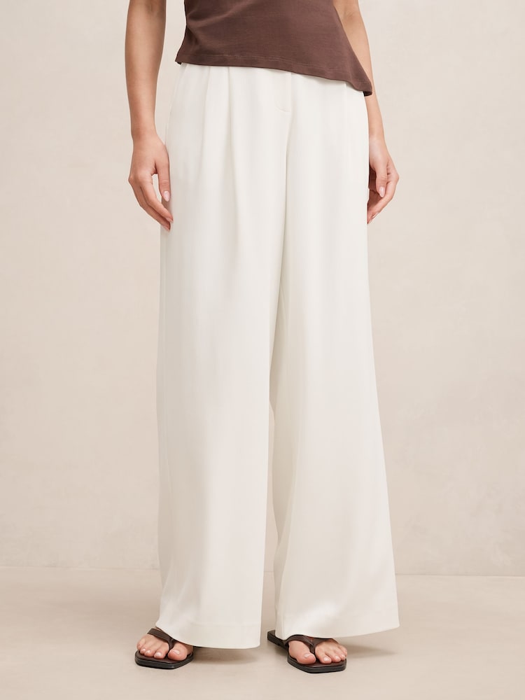 Forever New White Annabelle Pleated Wide Leg Pants - Image 1 of 5 Forever New White Annabelle Pleated Wide Leg Pants - Image 1 of 5