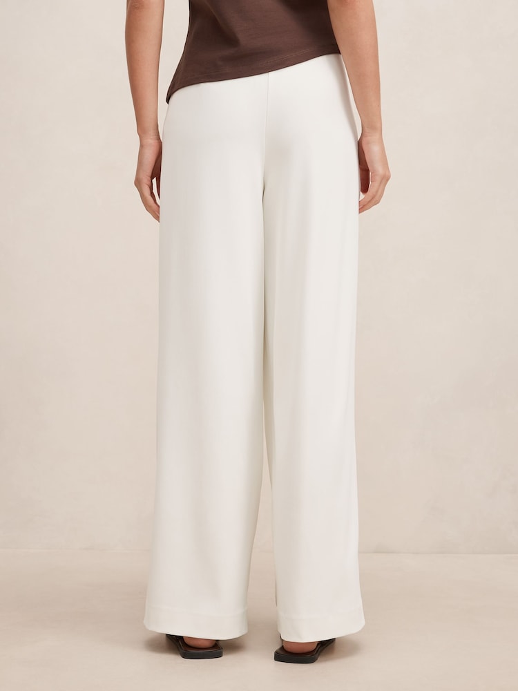 Forever New White Annabelle Pleated Wide Leg Pants - Image 2 of 5 Forever New White Annabelle Pleated Wide Leg Pants - Image 2 of 5