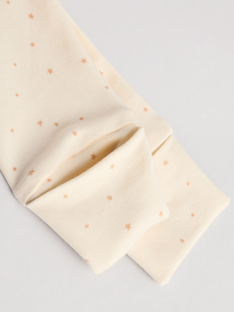White I'm New Here Baby 100% Cotton Sleepsuit and Hat Set (0-6mths) - Image 12 of 14