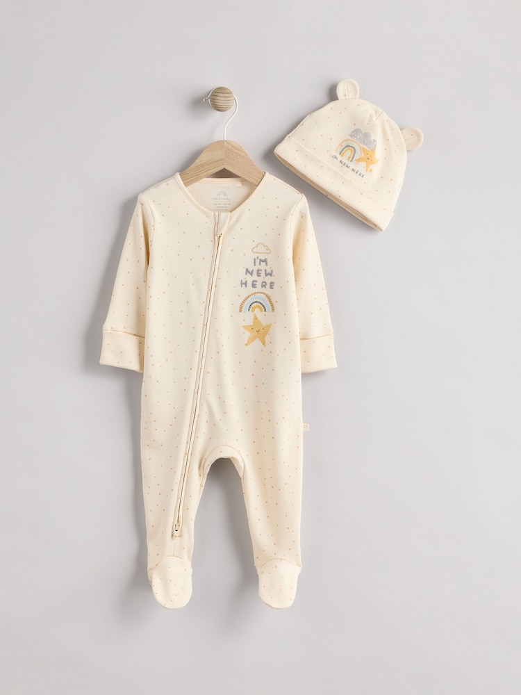 White I'm New Here Baby 100% Cotton Sleepsuit and Hat Set (0-6mths) - Image 6 of 14