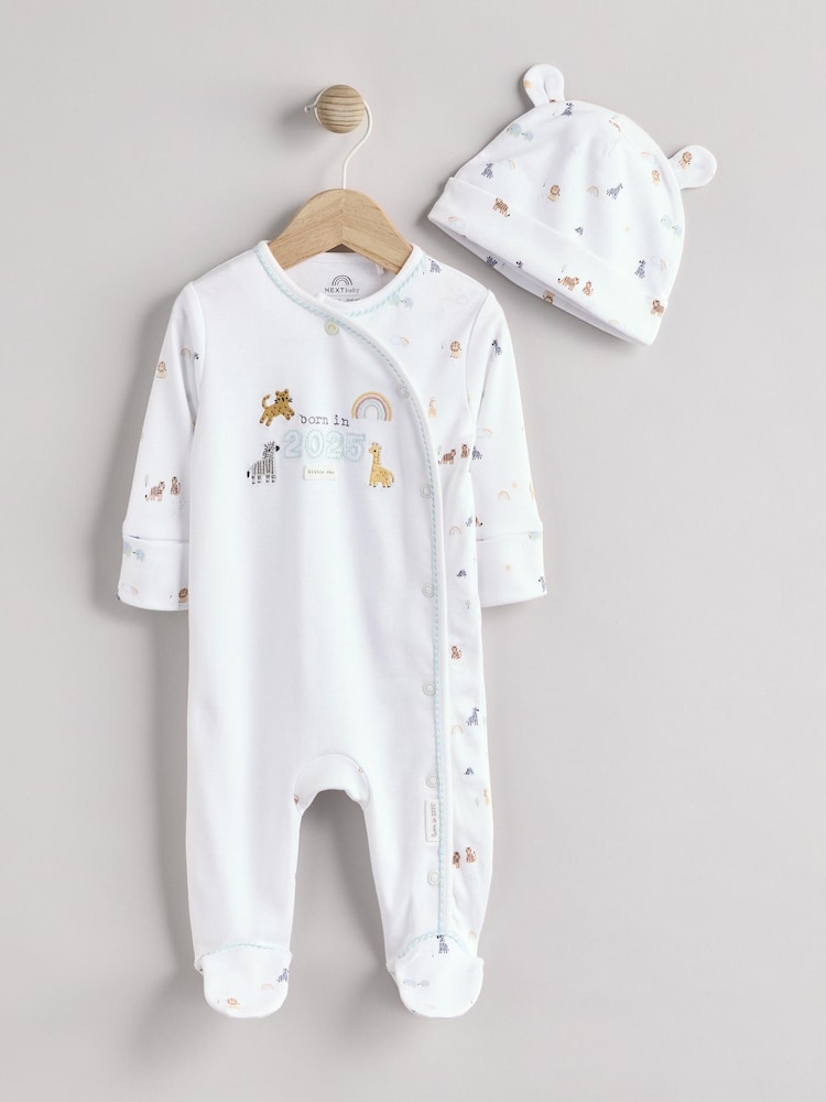 Blanco - Born in 2025 Baby Sleepsuit & Hat Set (0-9mths) - Imagen 1 de 11