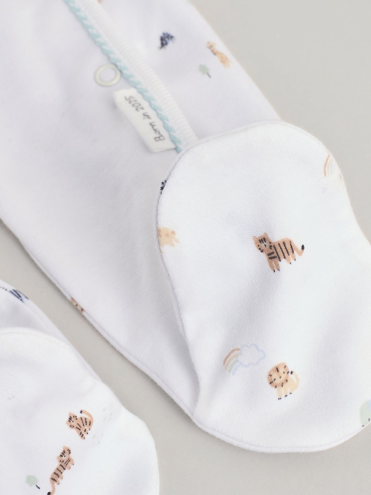 Blanco - Born in 2025 Baby Sleepsuit & Hat Set (0-9mths) - Imagen 2 de 11