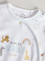 Blanco - Born in 2025 Baby Sleepsuit & Hat Set (0-9mths) - Imagen 3 de 11