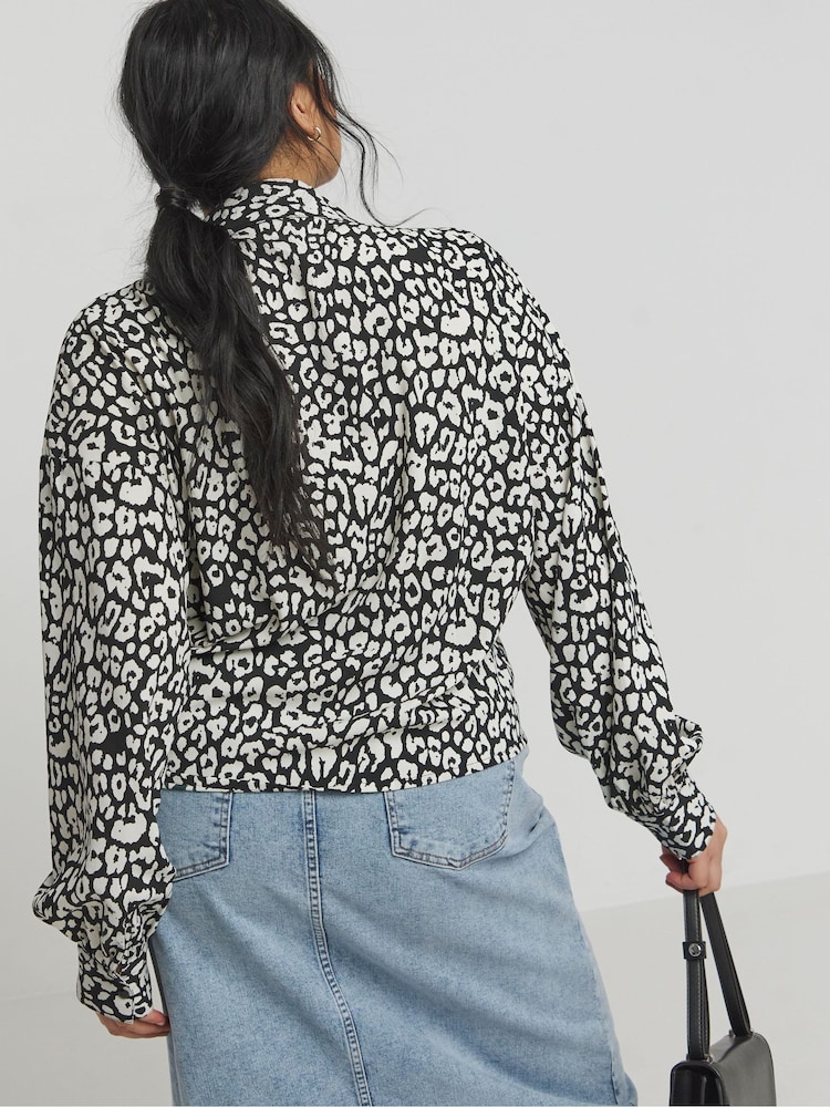 Simply Be Black Mono Print Tie Front Shirt - Image 2 of 4