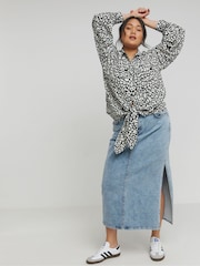 Simply Be Black Mono Print Tie Front Shirt - Image 3 of 4