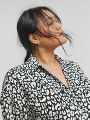 Simply Be Black Mono Print Tie Front Shirt - Image 4 of 4