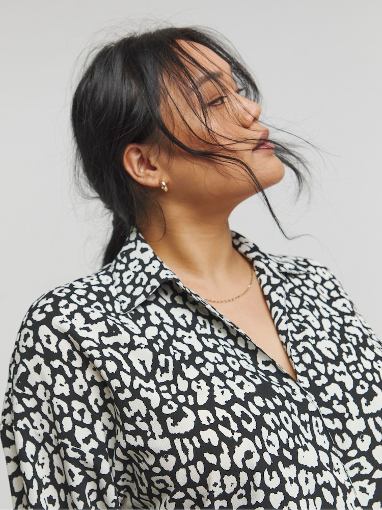 Simply Be Black Mono Print Tie Front Shirt - Image 4 of 4