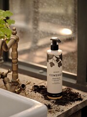 Cowshed Refresh Hand Wash 300ml - Image 3 of 4
