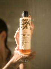 Cowshed Active Shower Gel 300ml - Image 2 of 3