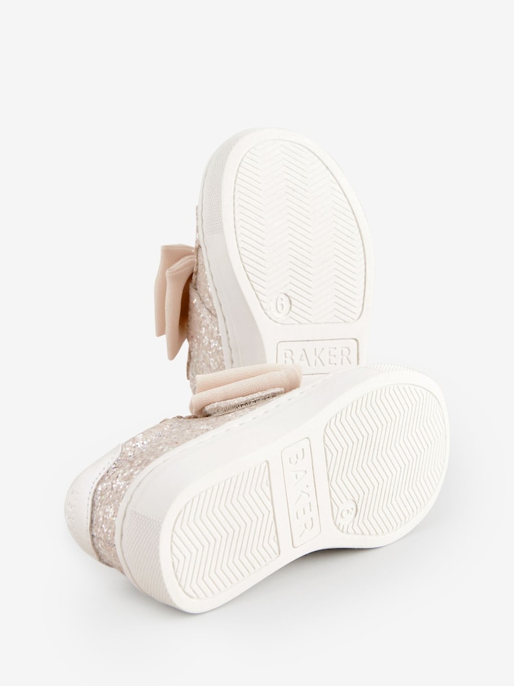 Elfenbeinfarben/Glitzer - Baker by Ted Baker Turnschuhe mit Organzaschleife für Mädchen - Bild 5 von 5 Elfenbeinfarben/Glitzer - Baker by Ted Baker Turnschuhe mit Organzaschleife für Mädchen - Bild 5 von 5