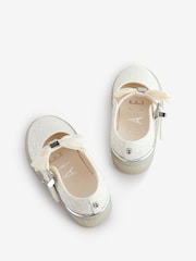 Baker by Ted Baker Chaussures Mary Jane argentées pour filles avec nœud - Image 6 de 6