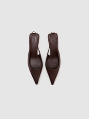 حذاء كورت Carla جلدي بحزام كاحل خلفي وكعب منخفض من Reiss - صورة 4 من 7