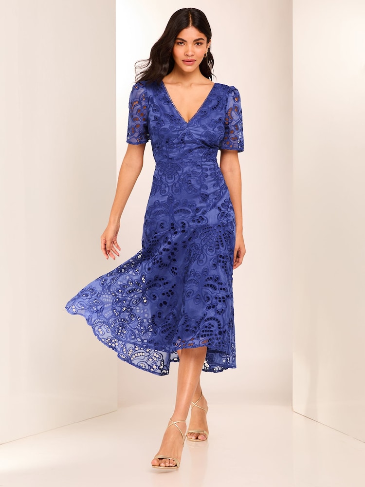 Синий - Lipsy Кружево премиум Broderie с коротким рукавом V Neck High Low Midi платья - Image 1 of 4