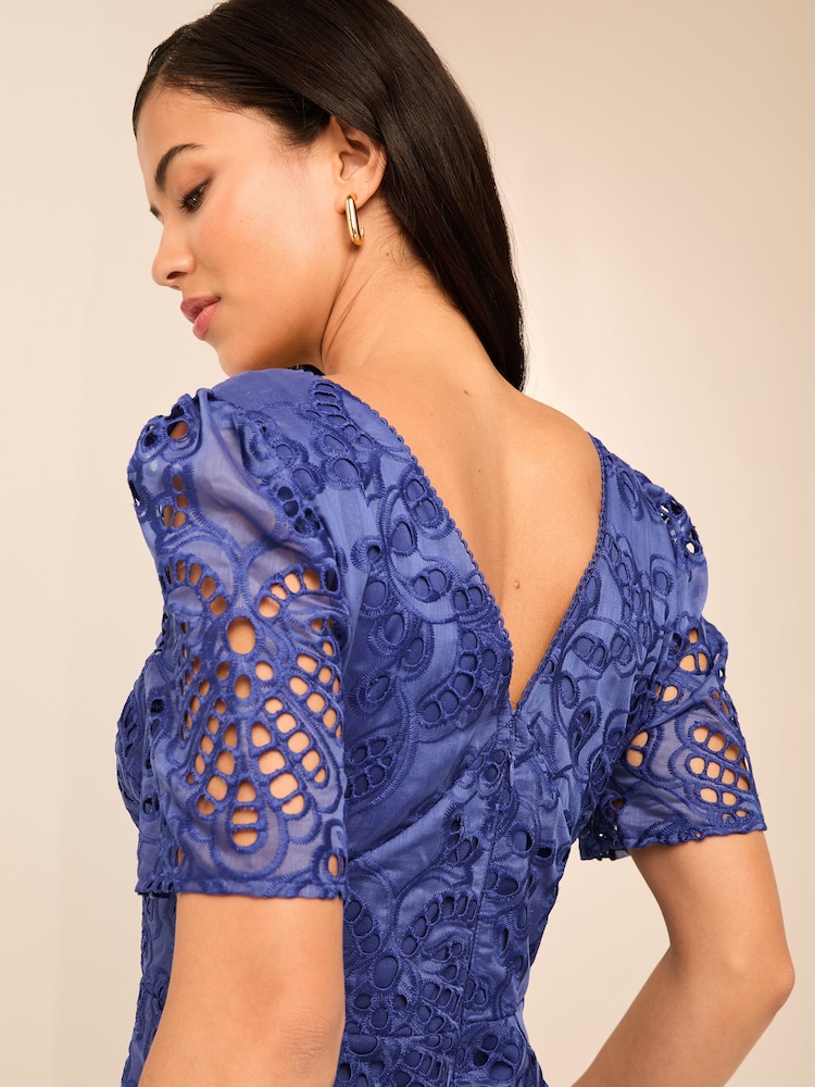 Albastru - Lipsy Premium Broderie Lace Mânecă scurtă V Neck High Low Midi Rochie - Image 3 of 4