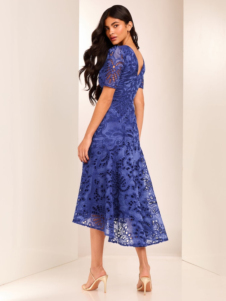 Синий - Lipsy Кружево премиум Broderie с коротким рукавом V Neck High Low Midi платья - Image 4 of 4