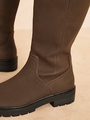 Marrón - Botas de piel sintética de caña alta con hebilla plana de Friends Like These - Imagen 3 de 4