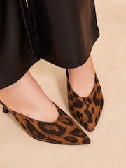 Braun mit Leopardenmuster - Friends Like These Pumps mit spitzer Zehenpartie und Kitten-Absatz aus Wildlederimitat - Bild 4 von 4
