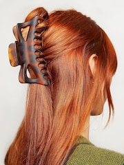 Kitsch Recycled Plastic Jumbo Classic Assorted Claw Clips in Black and Tort - Image 4 of 4