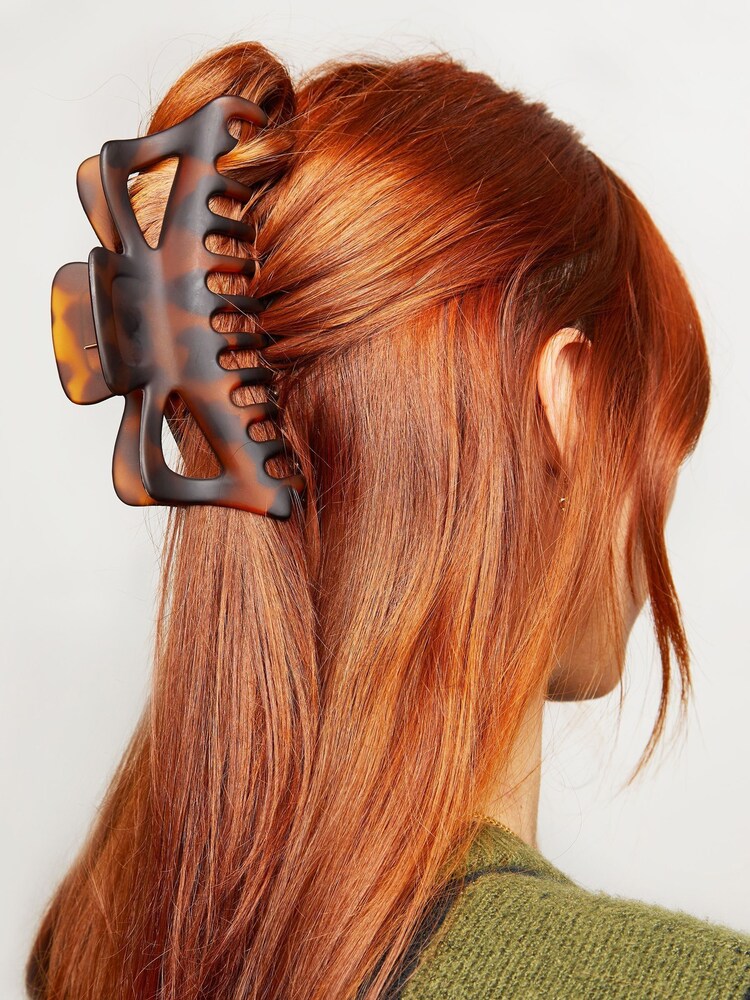 Kitsch Recycled Plastic Jumbo Classic Assorted Claw Clips in Black and Tort - Image 4 of 4