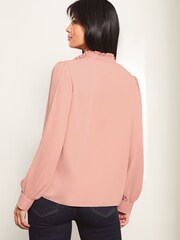 Lipsy Bluse mit V-Ausschnitt und Rüschen an der Knopfleiste - Bild 4 von 4