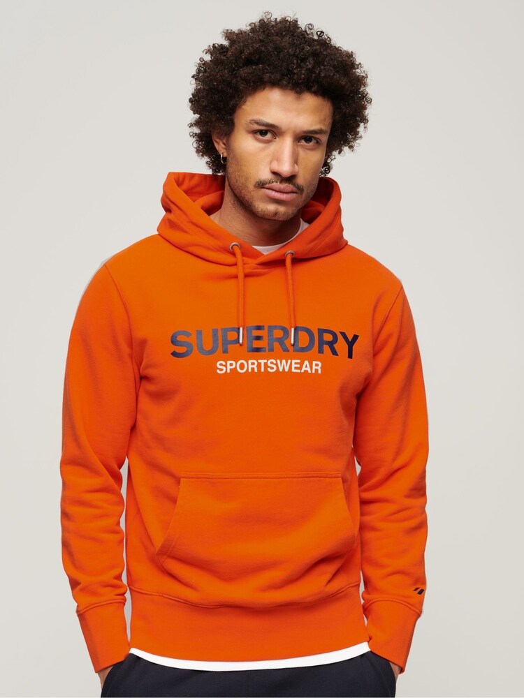 Sudadera deportiva con capucha de corte ancho con logo en color crema de Superdry - Imagen 1 de 6