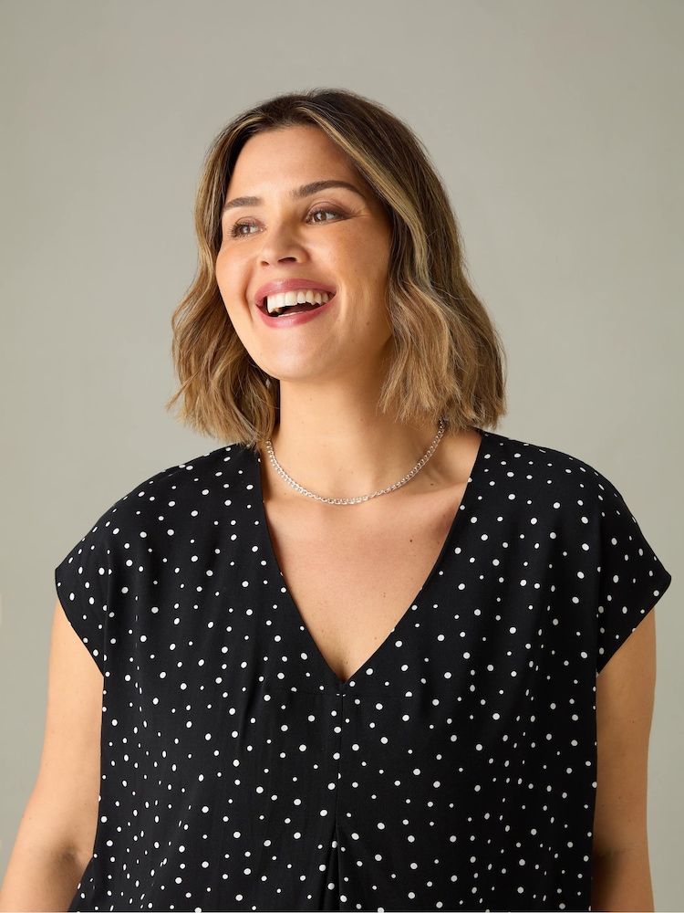 Live Unlimited Black Curve Polka Dot Pleat Front Top - Image 2 of 5 Live Unlimited Black Curve Polka Dot Pleat Front Top - Image 2 of 5