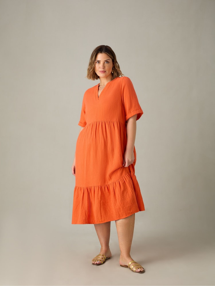 Live Unlimited Curve Gestuftes Kleid aus Crinkle-Baumwolle - Bild 1 von 7