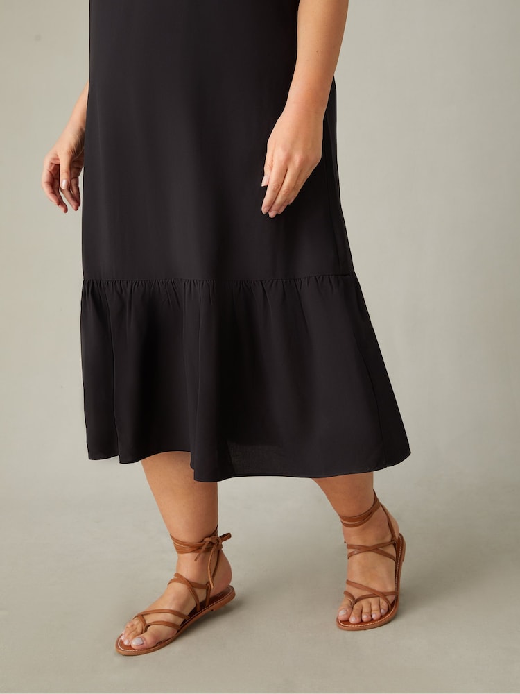 Live Unlimited Black Curve Tiered Dress - Image 2 of 3