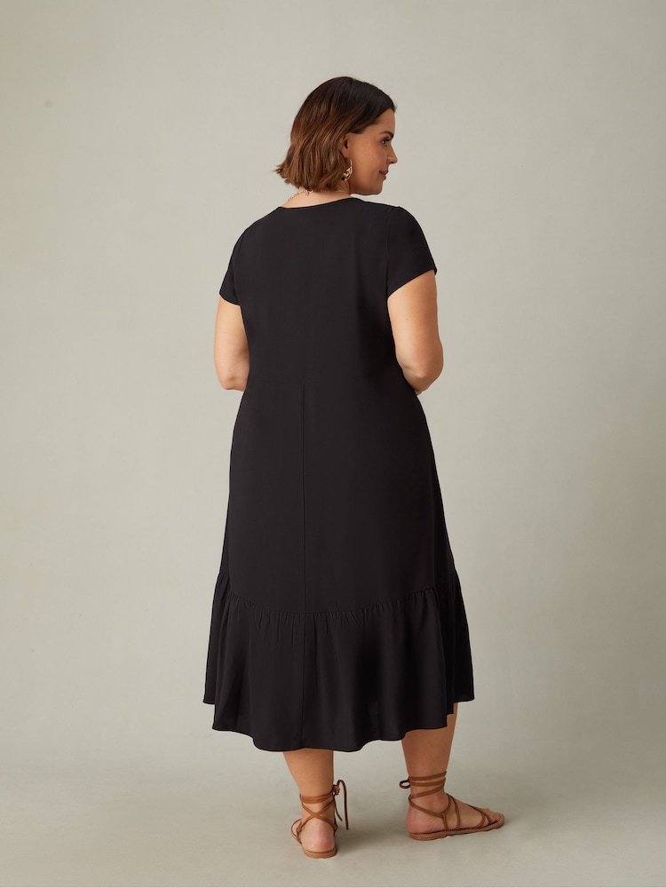 Live Unlimited Black Curve Tiered Dress - Image 3 of 3
