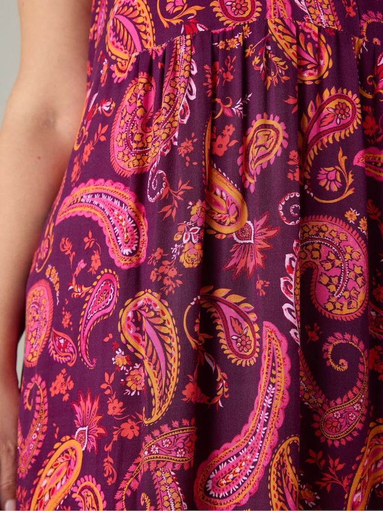Live Unlimited – gestuftes Midikleid mit Paisleymuster in Petite-Größe - Bild 6 von 6