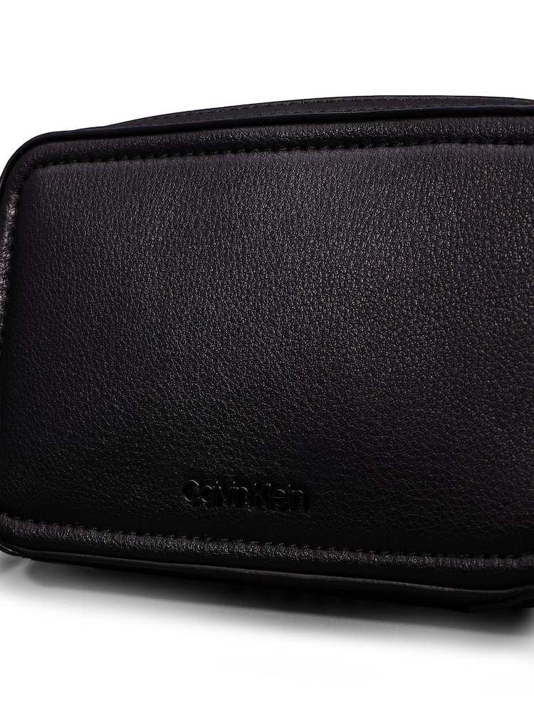 Calvin Klein Black Minimal Focus Camera Bag - Image 3 of 5