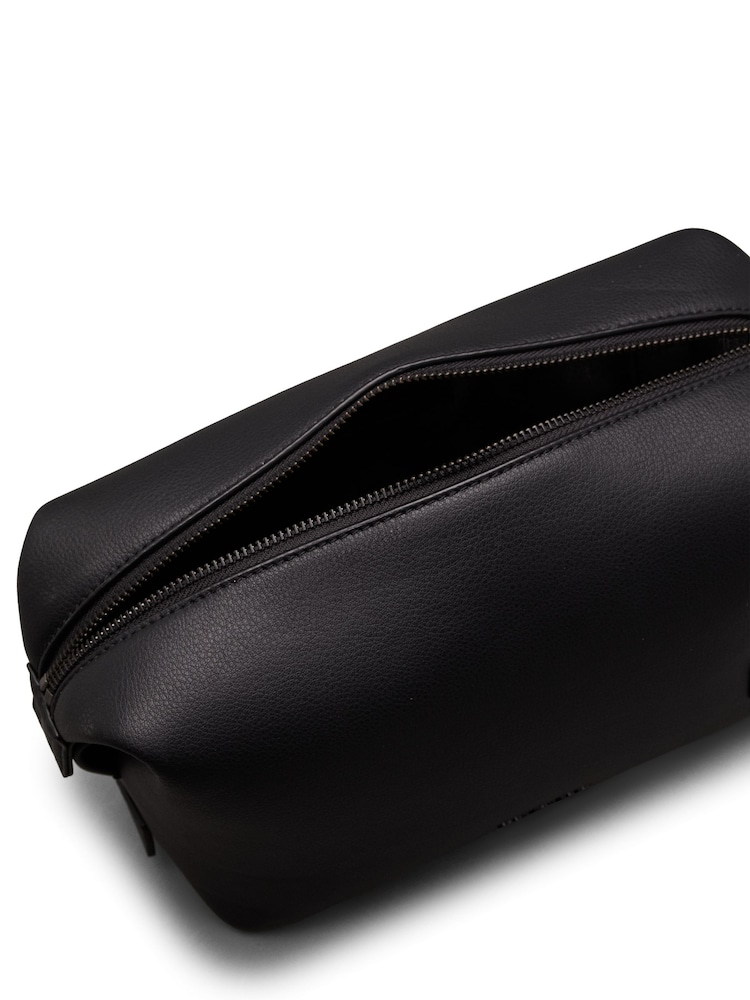 Calvin Klein Black Minimal Focus Washbag - Image 4 of 4