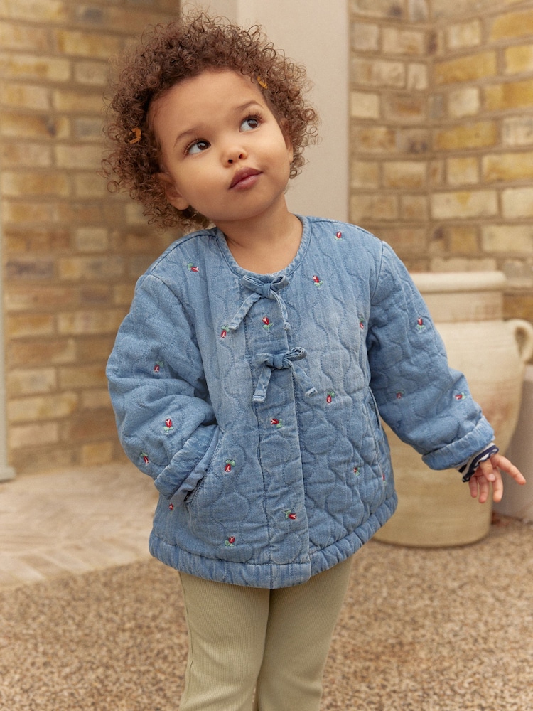 Blau - Rose Emb Quilted Jacket (3mths-7yrs) - Bild 1 von 9 Blau - Rose Emb Quilted Jacket (3mths-7yrs) - Bild 1 von 9