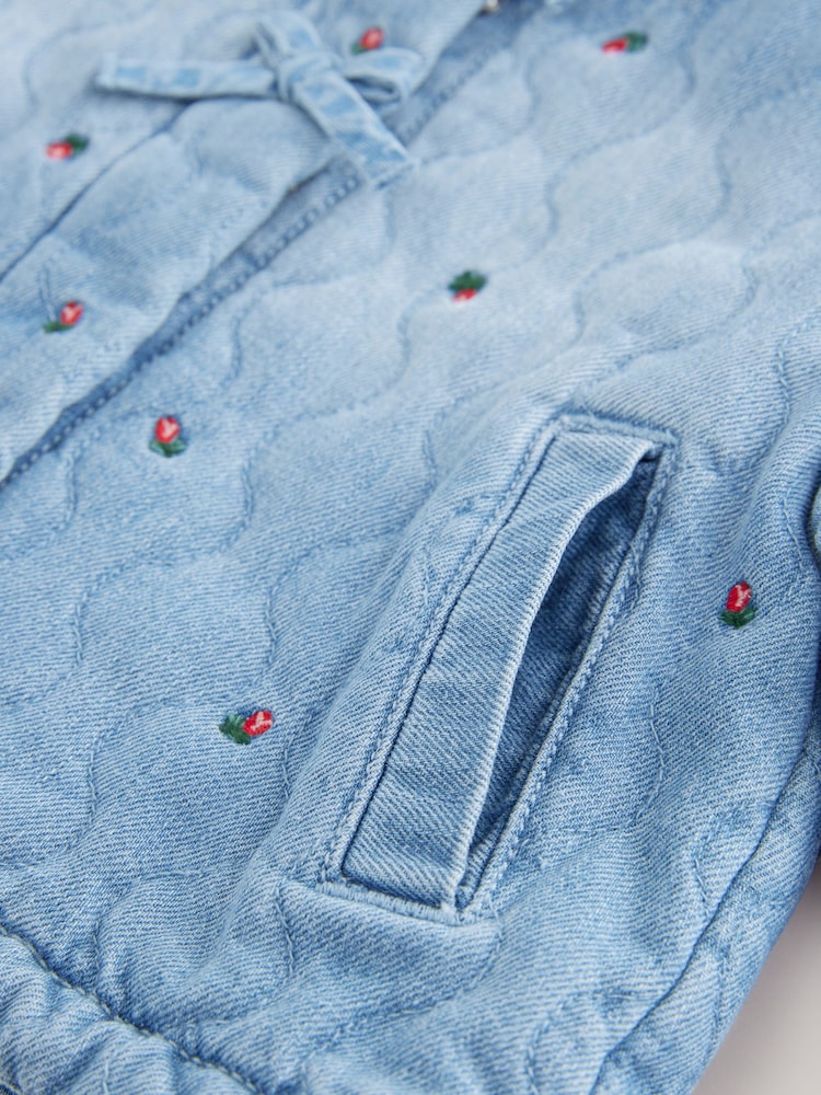 Blau - Rose Emb Quilted Jacket (3mths-7yrs) - Bild 9 von 9 Blau - Rose Emb Quilted Jacket (3mths-7yrs) - Bild 9 von 9